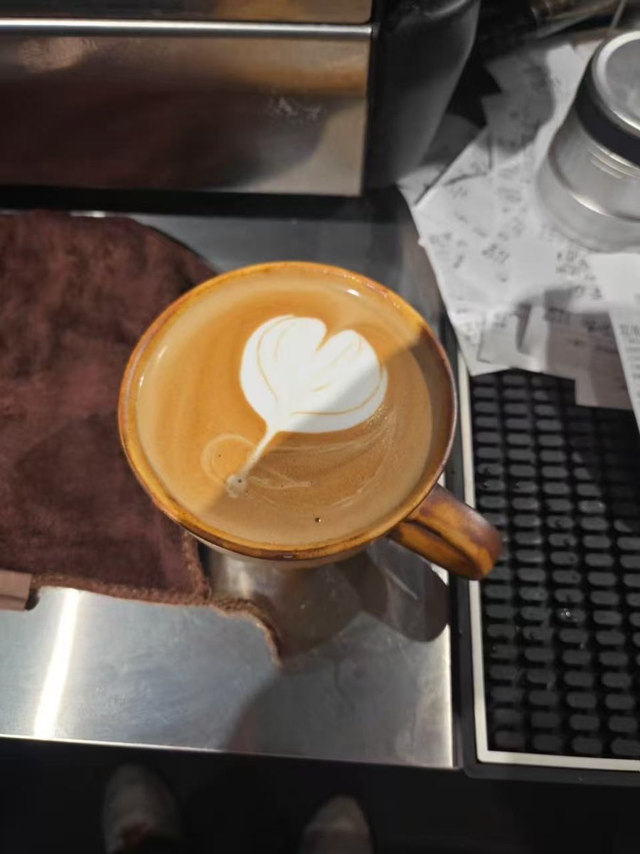 Tulip heart on a ceramic cup
